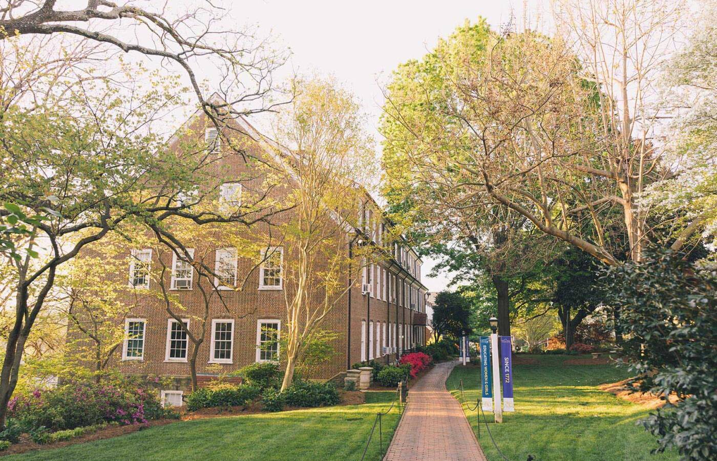 Pathway between building and trees on the Salem campus